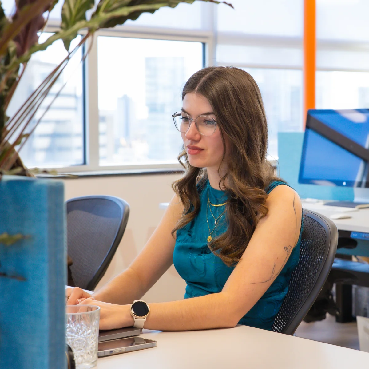 Anne aan het werk als creative designer bij Catharina ziekenhuis